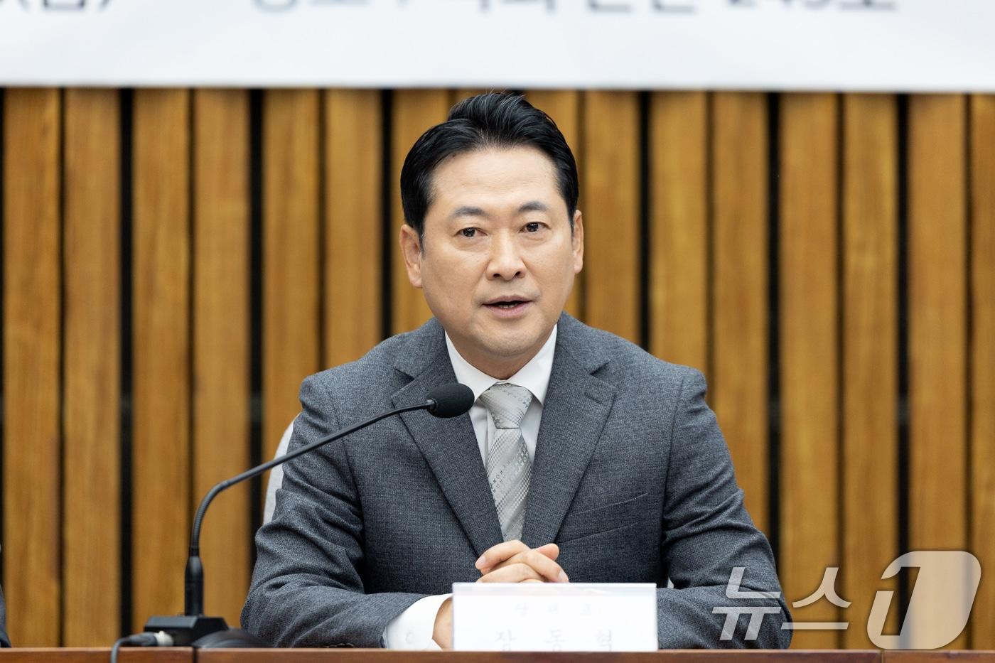 장동혁 국민의힘 대표가 10일 서울 여의도 국회에서 열린 '반도체·AI 첨단산업특별위원회' 제1차 전체회의에서 모두발언하고 있다. 2025.10.10/뉴스1 ⓒ News1 이승배 기자