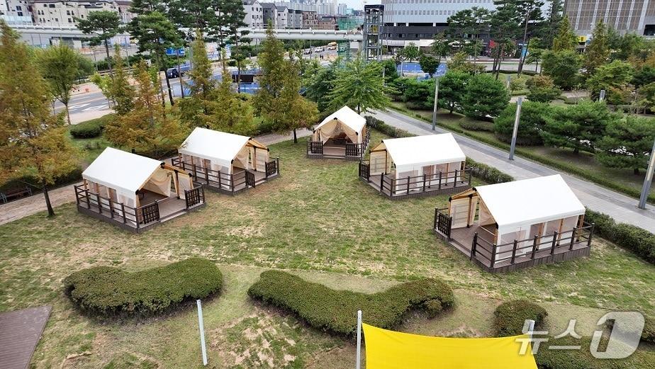 본문 이미지 - 오는 14일부터 연말까지 시범운영되는 파주시 운정호수공원 피크닉장. &#40;파주시 제공, 재판미 및 DB금지&#41;