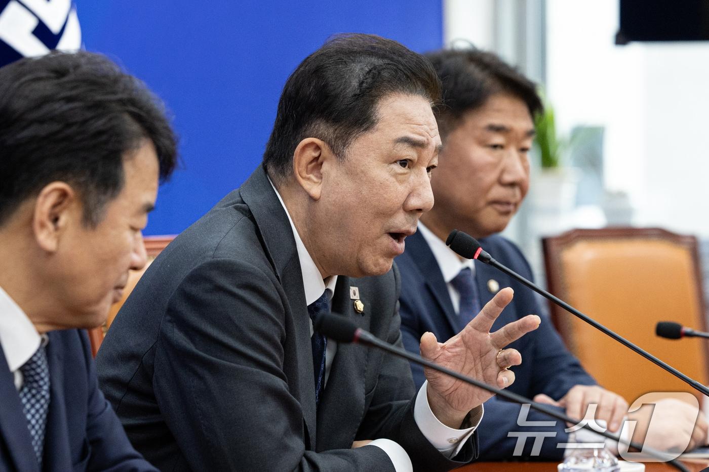 김병기 더불어민주당 원내대표가 10일 서울 여의도 국회에서 국정감사 증인채택 관련 브리핑을 하고 있다. 2025.10.10/뉴스1 ⓒ News1 이승배 기자