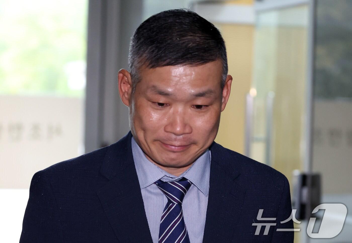 김동혁 국방부검찰단장&#40;육군 준장·직무배제&#41;이 10일 서울 서초구 해병대원 순직사건 관련 의혹을 수사하는 순직해병특검팀&#40;특별검사 이명현&#41;에 직권남용 혐의 피의자 신분으로 출석하고 있다. 2025.10.10/뉴스1 ⓒ News1 김명섭 기자