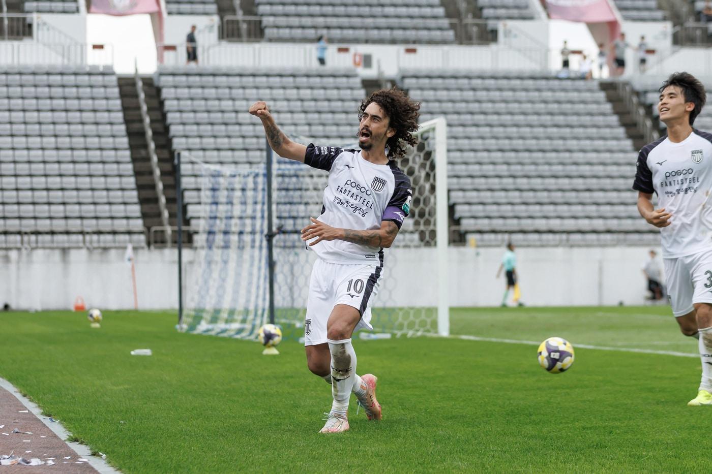 발디비아가 &#39;하나은행 K리그2 2025&#39; 33라운드 MVP로 선정됐다. &#40;한국프로축구연맹 제공&#41;