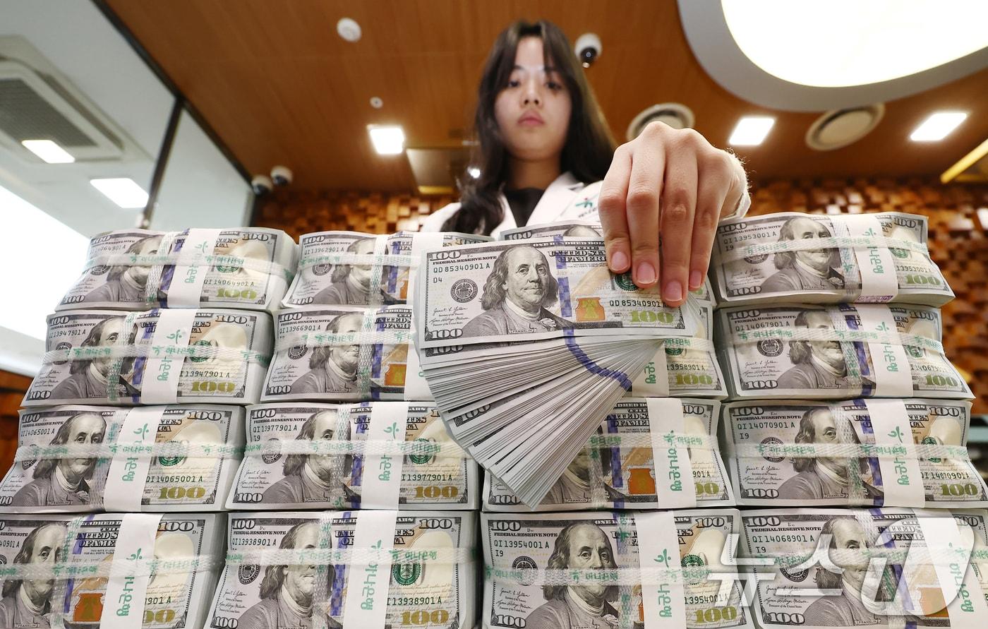 달러·원 환율 1443.5원 출발…7개월 만에 최고치 - 뉴스1