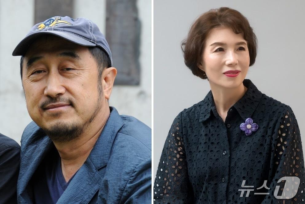 본문 이미지 - &#40;왼쪽부터&#41;&#39;제45회 가람시조문학상&#39;을 수상한 김동찬 시조시인과 &#39;제17회 가람시조문학신인상&#39;에 선정된 황순희 시조시인.&#40;익산시 제공. 재판매 및 DB 금지&#41;