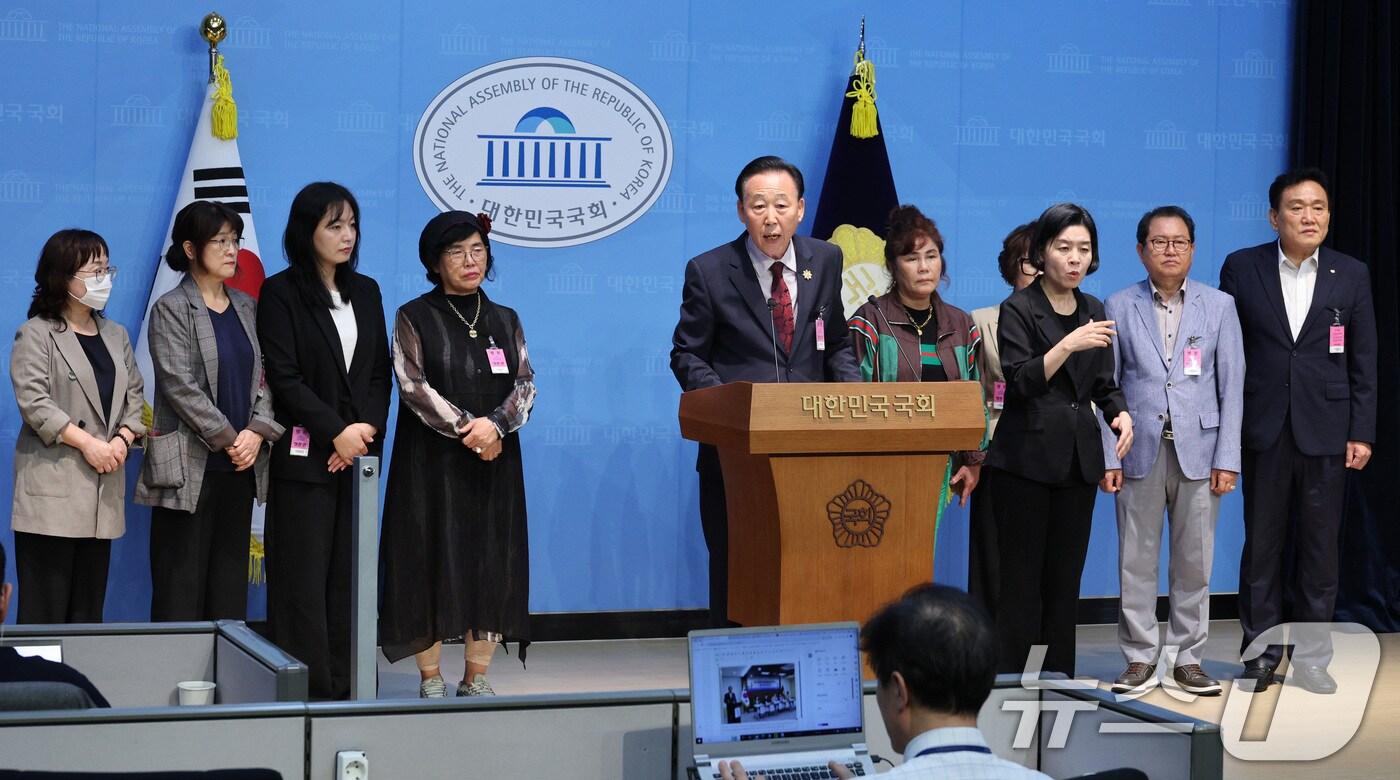 신상도 한국불교 태고종 전국신도회장이 10일 서울 여의도 국회 소통관에서 더불어민주당 서울시장 경선 개입 의혹과 관련해 진종오 국민의힘 의원의 사과를 요구하는 기자회견을 하고 있다. 2025.10.10/뉴스1 ⓒ News1 신웅수 기자
