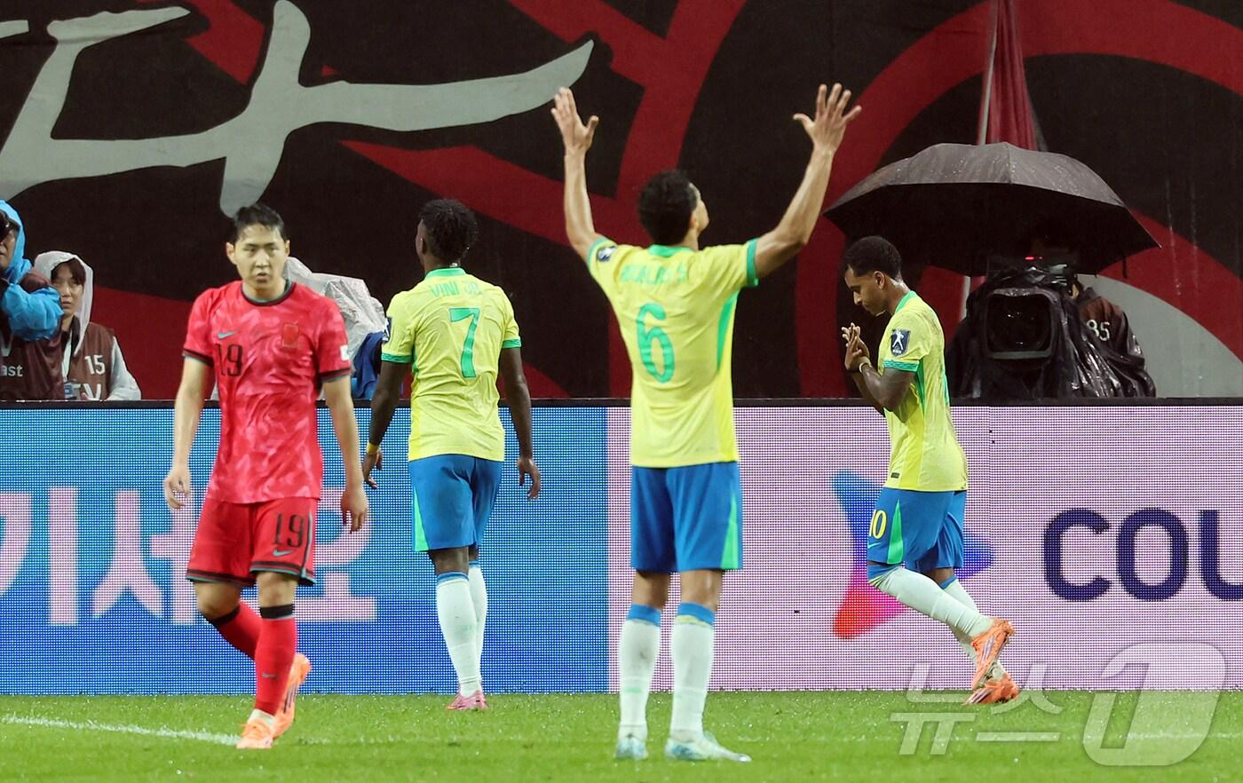 10일 서울월드컵경기장에서 열린 하나은행 초청 축구국가대표팀 친선경기 대한민국과 브라질의 경기, 전반전 브라질 호드리구가 추가골을 넣은 뒤 세리머니를 하고 있다. 2025.10.10/뉴스1 ⓒ News1 장수영 기자