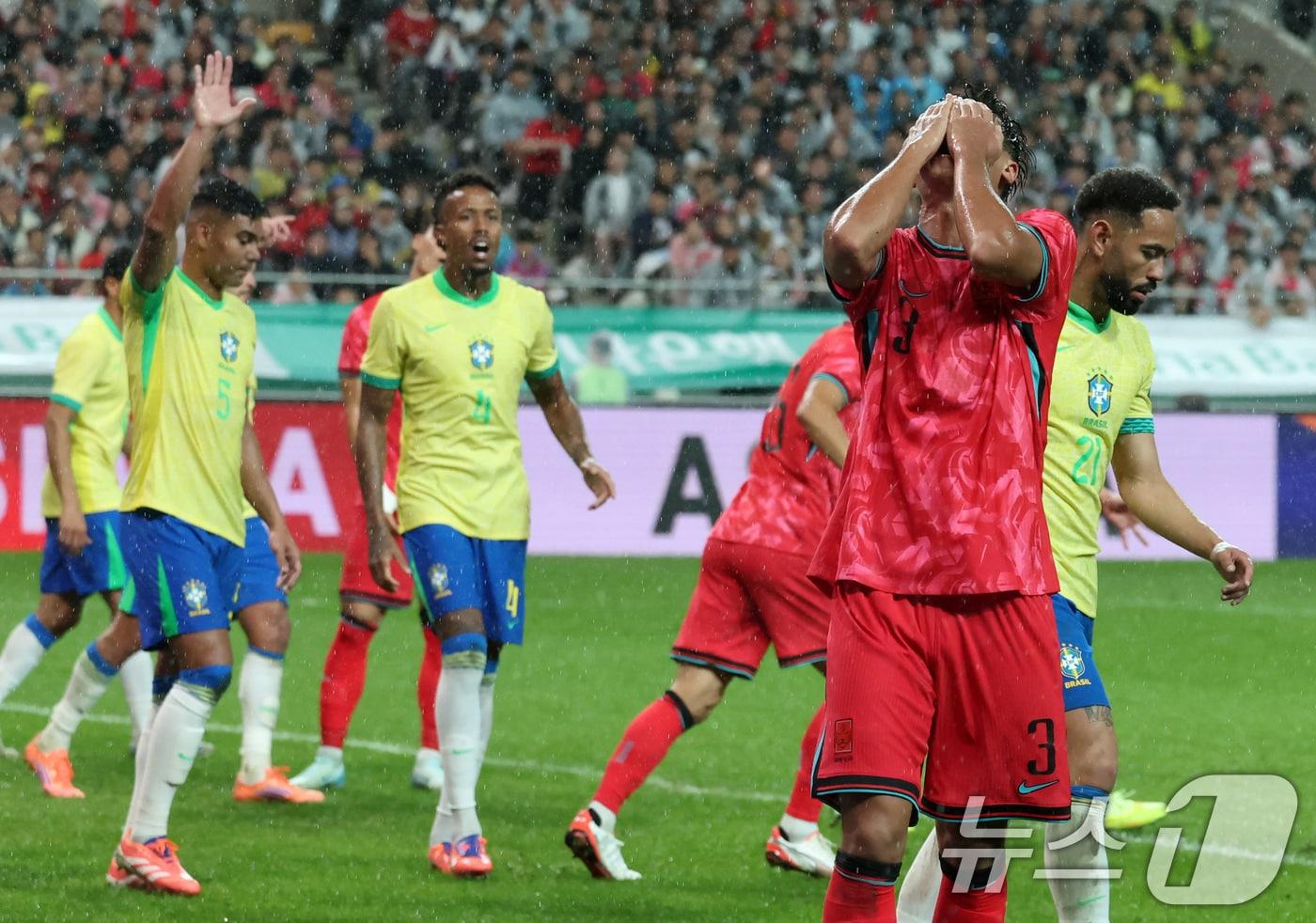 브라질전에서 아쉬워하는 한국 선수들 2025.10.10/뉴스1 ⓒ News1 장수영 기자