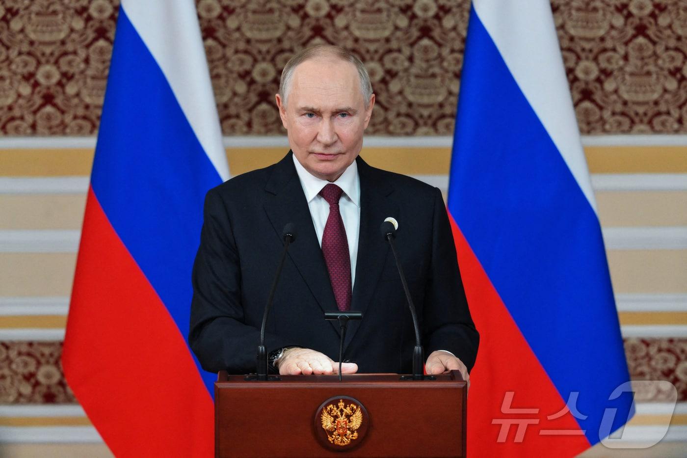 블라디미르 푸틴 러시아 대통령이 10일&#40;현지시간&#41; 타지키스탄 두샨베에서 열린 러시아-독립국가연합&#40;CIS&#41; 정상회의 후 기자회견을 하고 있다. 2025.10.10. ⓒ 로이터=뉴스1 ⓒ News1 류정민 특파원