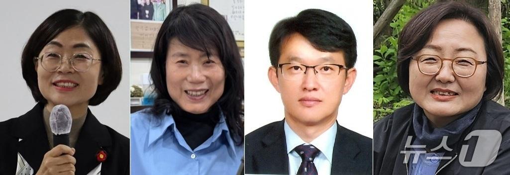 본문 이미지 - 김순자 전 제주학연구센터장, 허영선 시인, 배영환 제주대 국어문화원장, 김미진 제주학연구센터 전문연구위원(왼쪽부터)/뉴스1