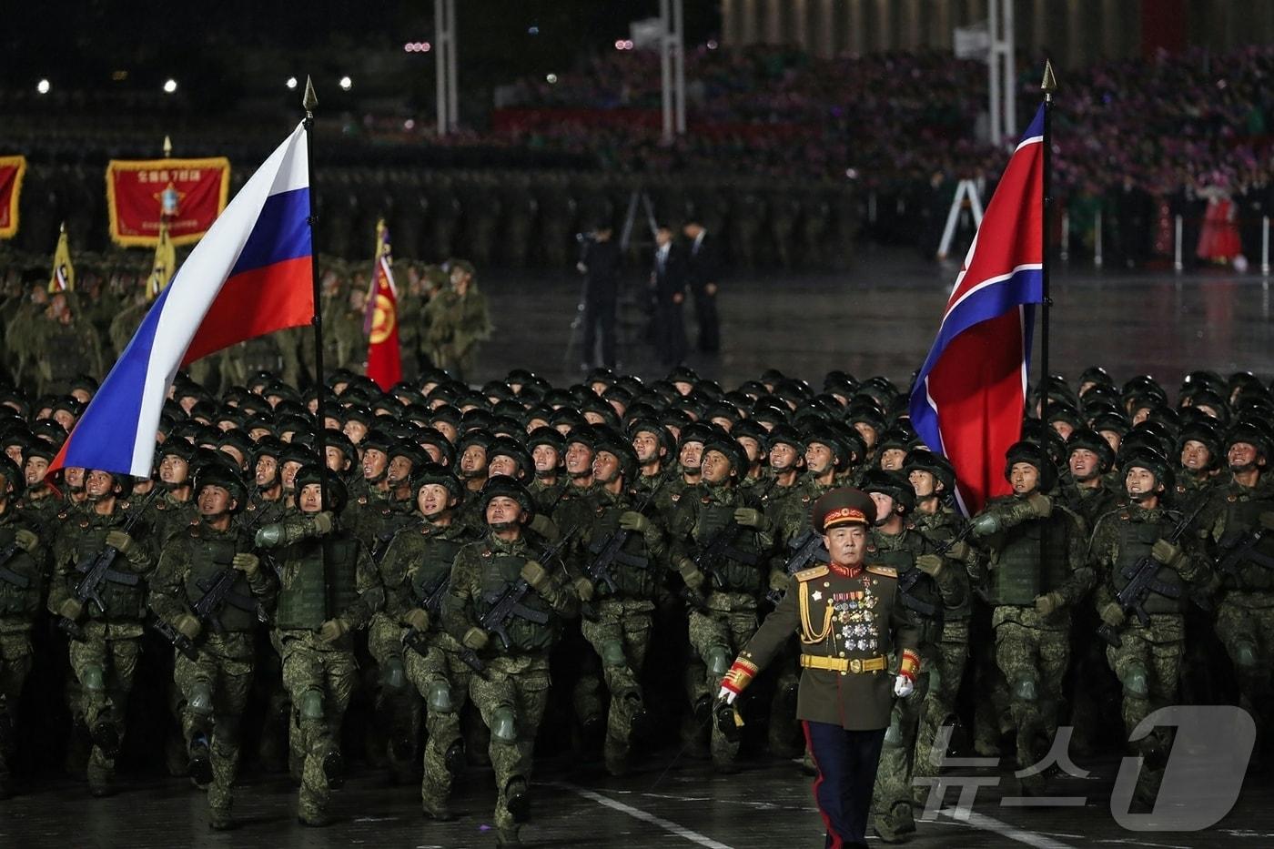 &#40;평양 노동신문=뉴스1&#41; = 북한 노동당 기관지 노동신문은 11일 당 창건 80주년 경축 열병식이 전날인 10일 평양 김일성광장에서 성대히 거행됐다고 보도했다. 새 대륙간탄도미사일&#40;ICBM&#41; &#39;화성-20형&#39;이 이날 처음 공개됐다. [국내에서만 사용가능. 재배포 금지. DB 금지. For Use Only in the Republic of Korea. Redistribution Prohibited] rodongphoto@news1.kr