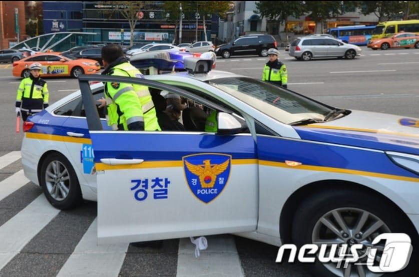 본문 이미지 - 경찰차 2016.11.17/뉴스1