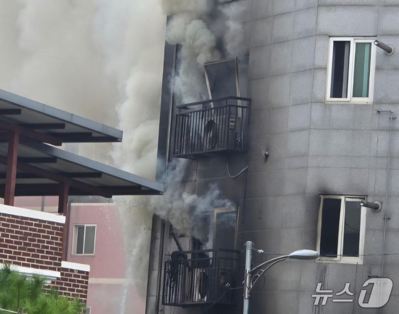 본문 이미지 - 화재 현장.&#40;경기도소방재난본부 제공. 재판매 및 DB금지&#41;