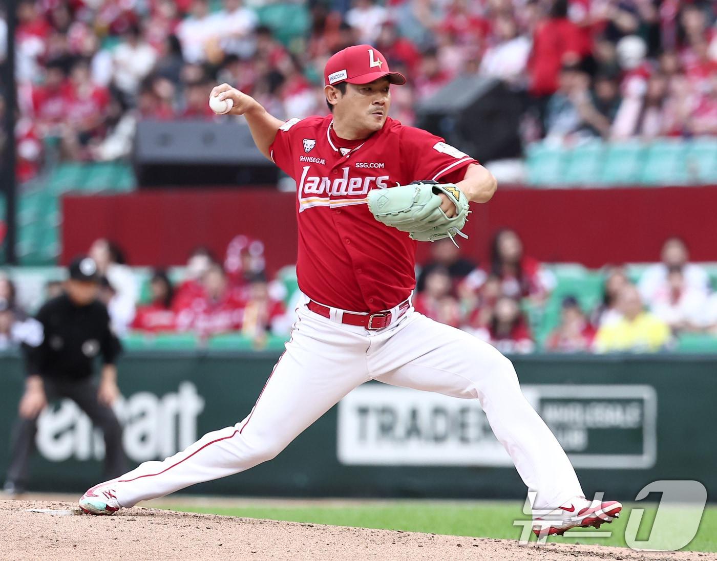 본문 이미지 - SSG 랜더스 투수 노경은. 2025.10.11/뉴스1 ⓒ News1 김성진 기자