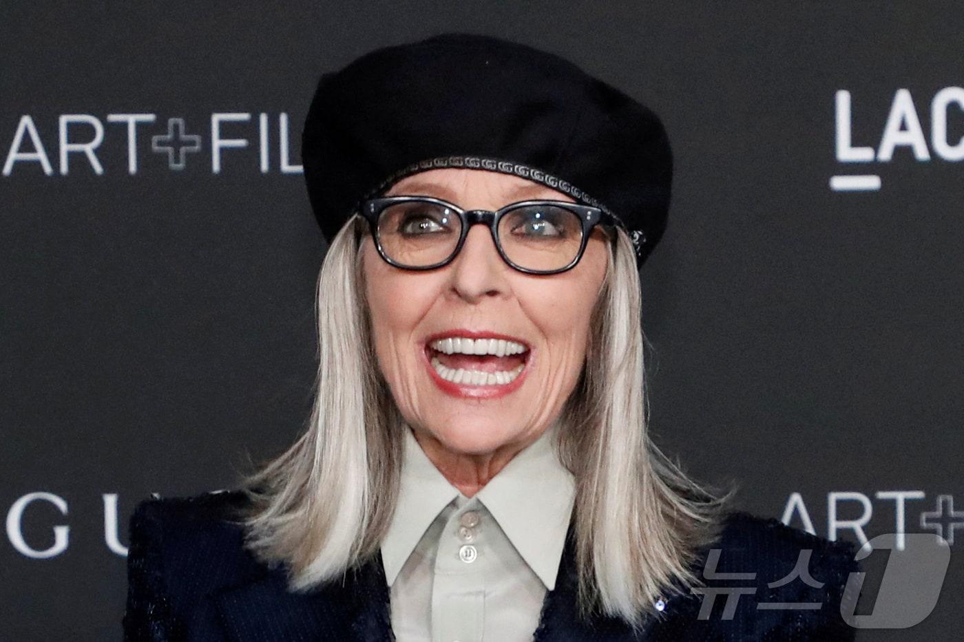 미국 영화배우 다이앤 키튼이 지난 2021년 11월 로스앤젤레스에서 한 영화 축제에 참석해 기념 사진을 촬영하고 있다. 2021.11.6 ⓒ 로이터=뉴스1 ⓒ News1 강민경 기자