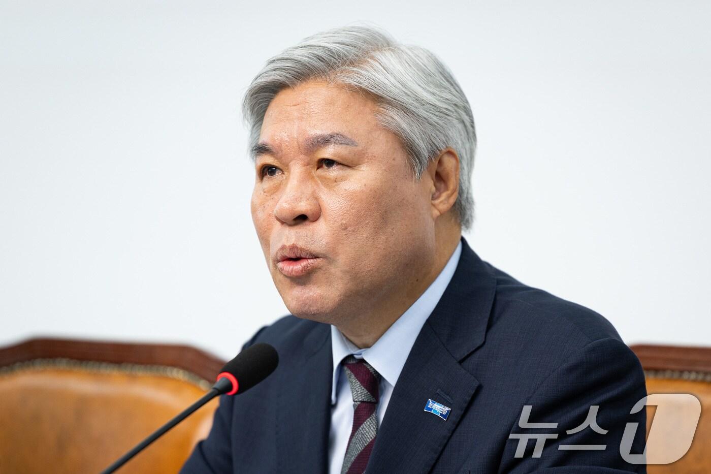 서왕진 조국혁신당 원내대표가 지난 12일 서울 여의도 국회에서 열린 기자간담회에서 국정감사 대응 방향 등에 대해 모두 발언하고 있다. 2025.10.12/뉴스1 ⓒ News1 유승관 기자