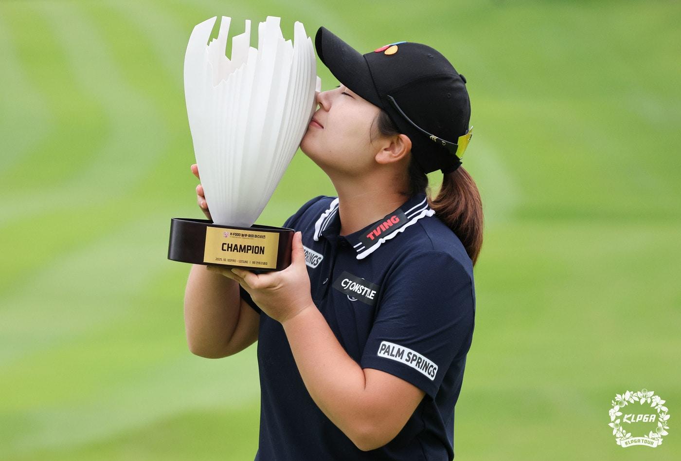  KLPGA 투어 놀부·화미 마스터즈 정상에 오른 홍정민. &#40;KLPGT 제공. 재판매 및 DB금지&#41; 2025.10.12/뉴스1