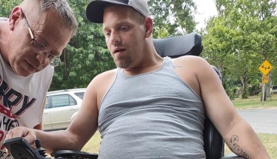 본문 이미지 -  미국 오클라호마시티에서 하반신 마비 남성 대상 주거침입 절도 사건이 발생했다. (사진 출처는 고펀드미)