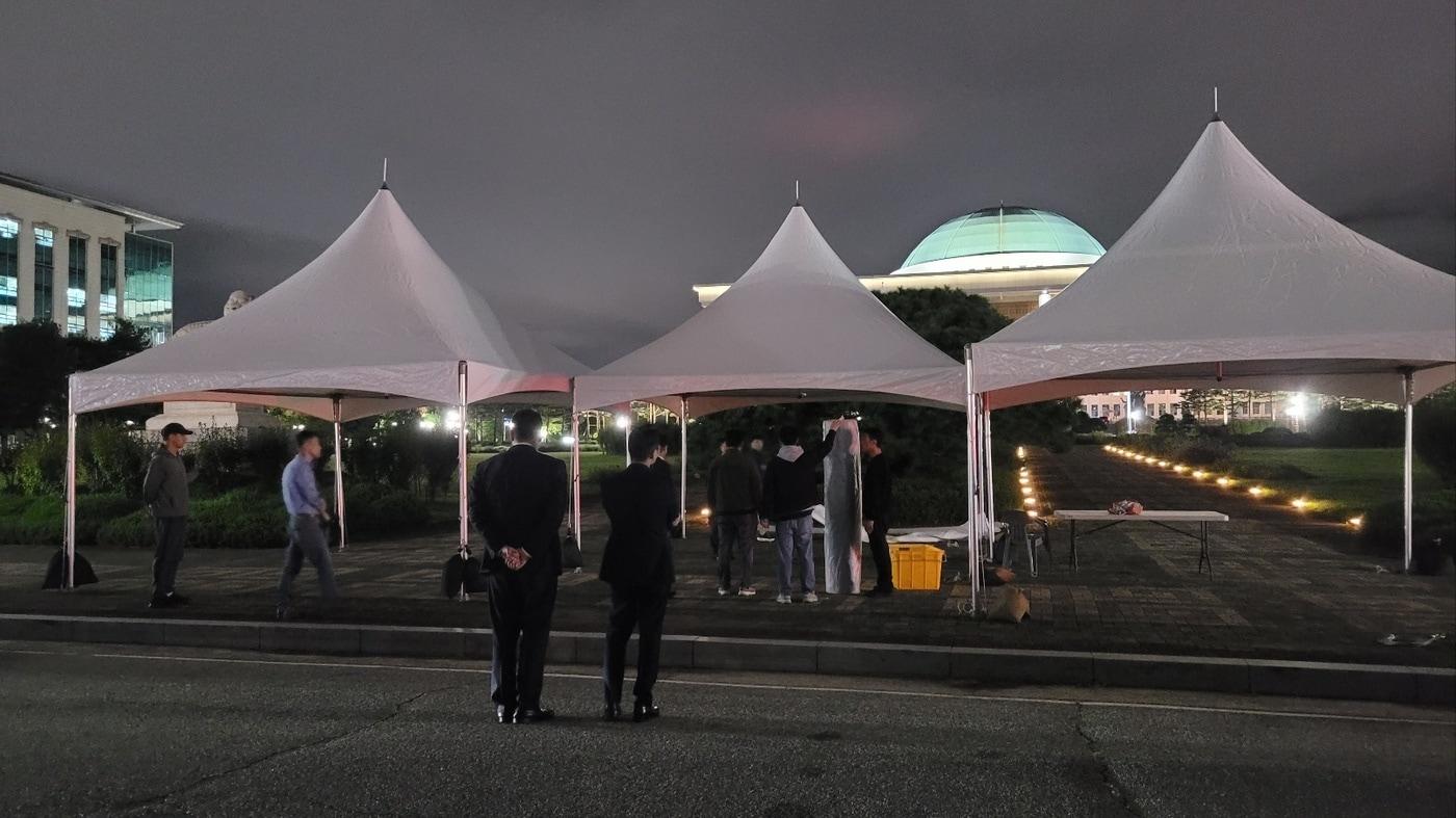 국민의힘이 양평군 공무원 분향소를 설치하기 위해 마련한 구조물.&#40;국민의힘 제공&#41;