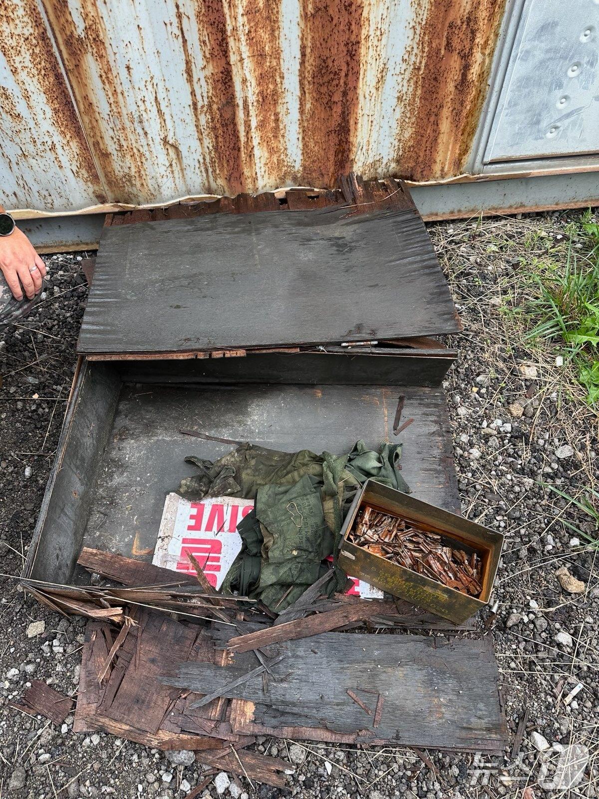 본문 이미지 - 발견된 탄약박스(유용원 의원실 제공.재판매 및 DB금지)