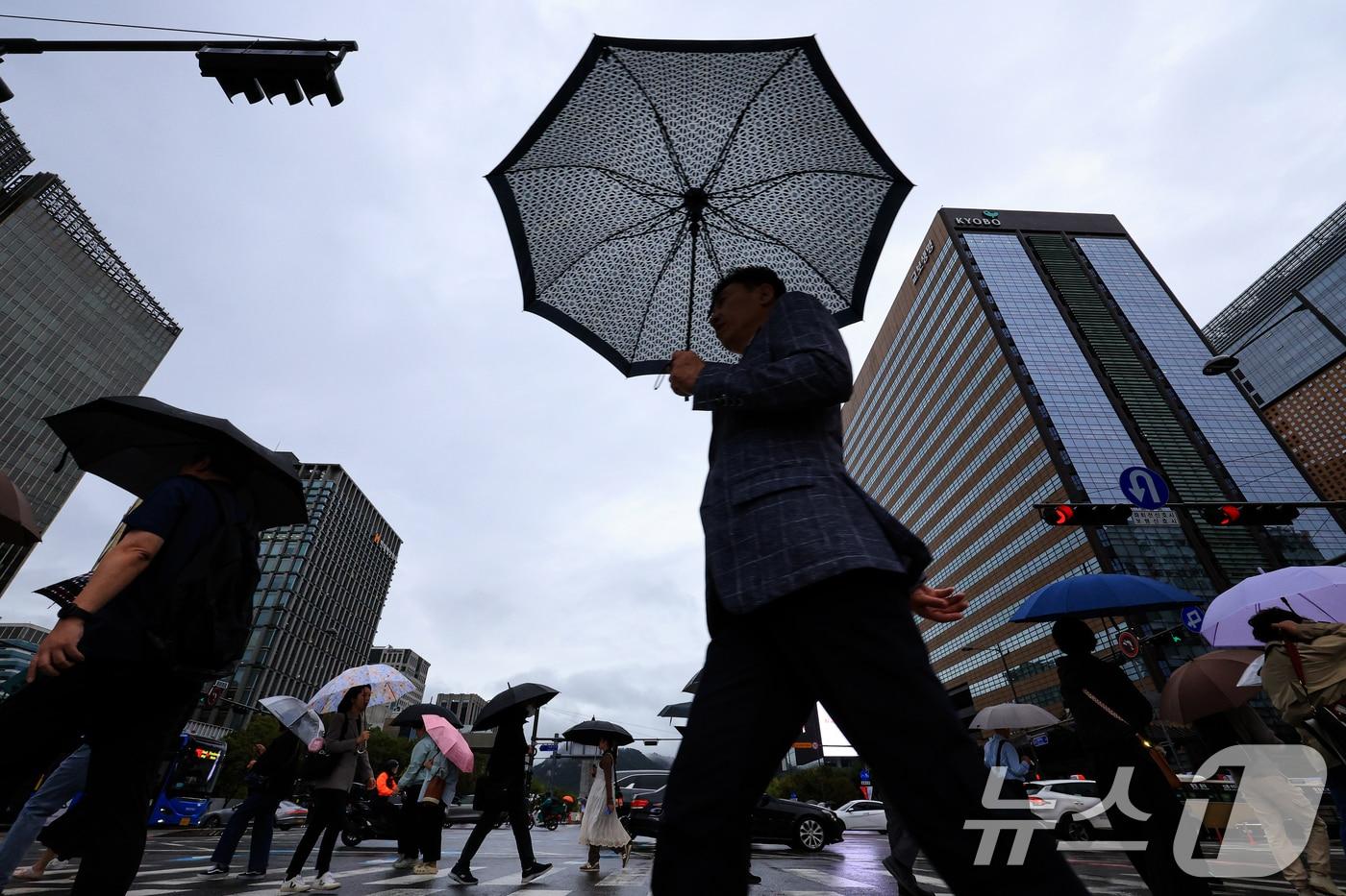 우산 쓴 시민들&#40;사진은 기사 내용과 무관함&#41; / 뉴스1 ⓒ News1