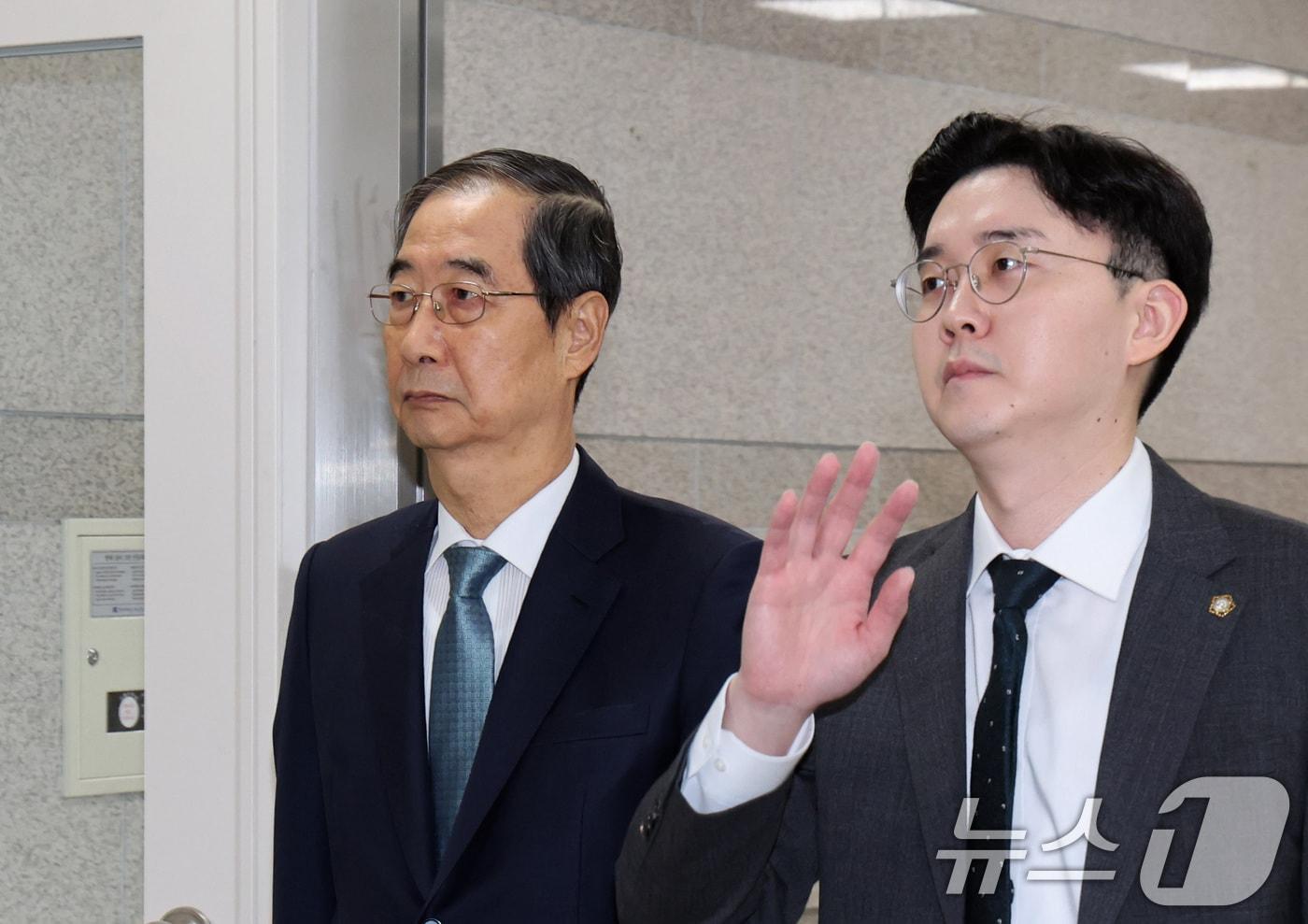 한덕수 전 국무총리가 13일 오전 서울 서초구 서울중앙지법에서 열린 내란 우두머리 방조, 위증, 허위공문서 작성 및 행사 등 혐의 사건 재판에 출석하고 있다. &#40;공동취재&#41; 2025.12.13/뉴스1 ⓒ News1 구윤성 기자