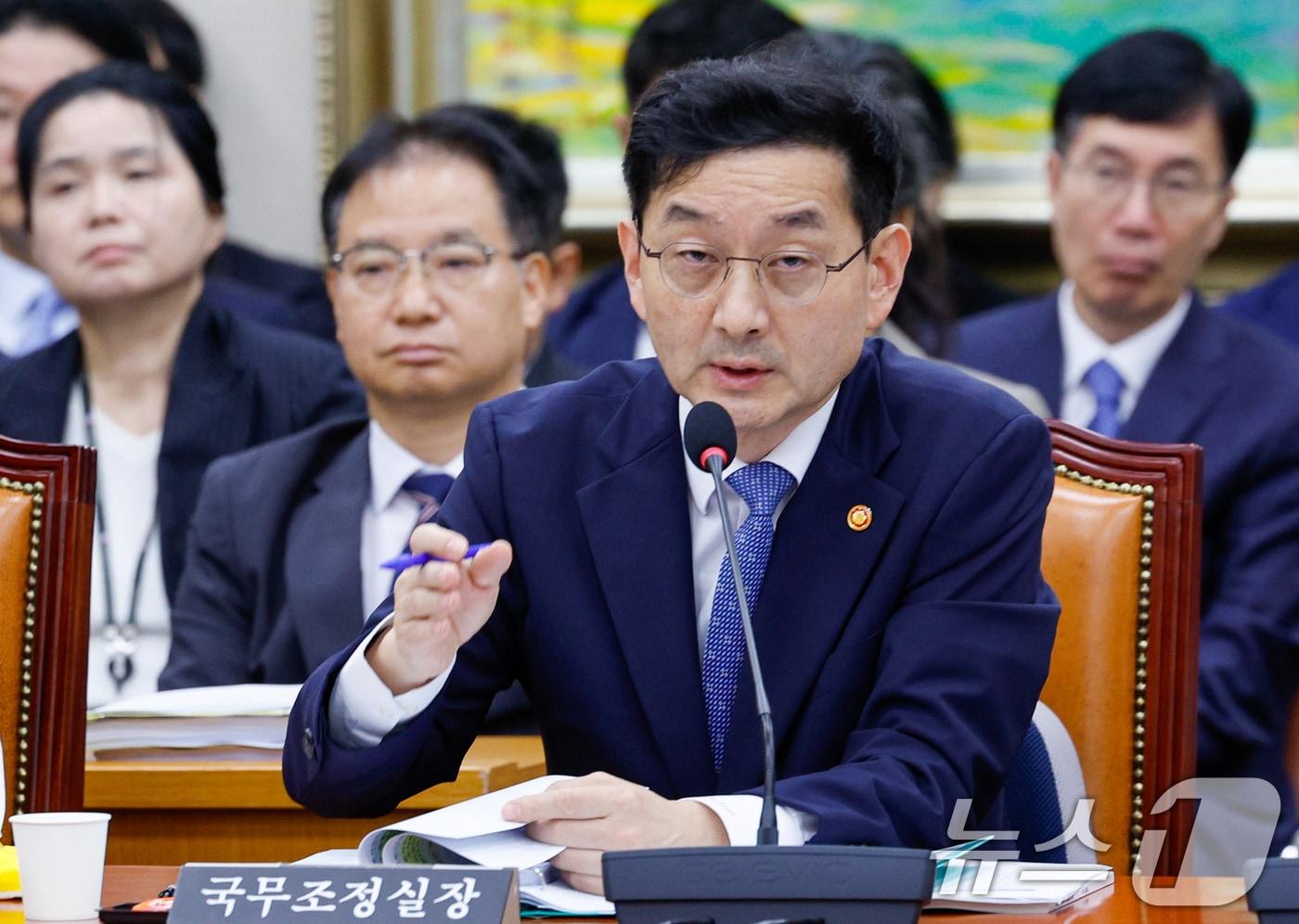 윤창렬 국무조정실장이 지난 13일 서울 여의도 국회에서 열린 정무위원회 국정감사에 출석해 의원 질의에 답하고 있다. 2025.10.13/뉴스1 ⓒ News1 안은나 기자