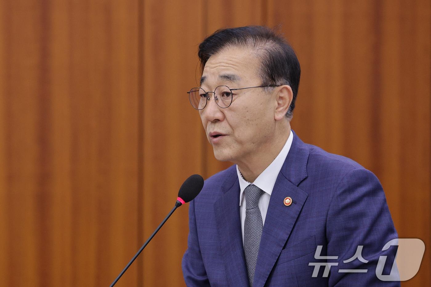 김윤덕 국토교통부 장관이 13일 서울 여의도 국회 국토교통위원회에서 열린 국토교통부 등에 대한 국정감사에서 인사말을 하고 있다. 2025.10.13/뉴스1 ⓒ News1 신웅수 기자