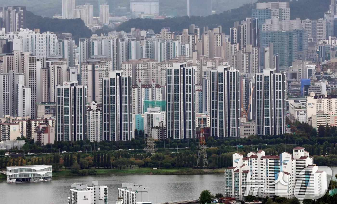 서울 남산에서 바라본 아파트 단지 모습. 뉴스1 ⓒ News1 김명섭 기자