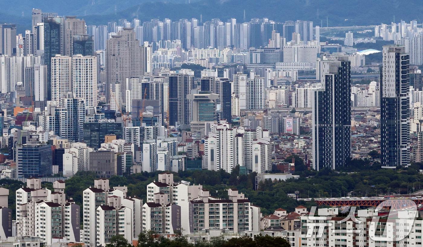 서울 남산에서 바라본 아파트 단지 모습. 2025.10.13/뉴스1 ⓒ News1 김명섭 기자