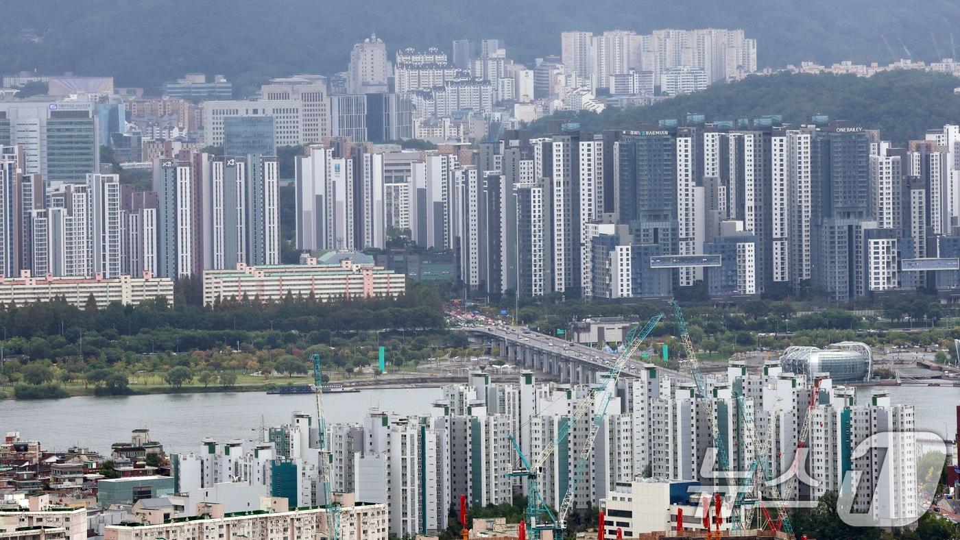  서울 남산에서 바라본 아파트 단지 모습. 2025.10.13/뉴스1 ⓒ News1 김명섭 기자