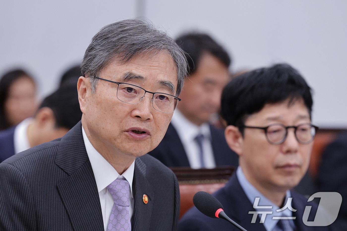 조현 외교부 장관이 13일 서울 여의도 국회 외교통일위원회에서 열린 외교부 등에 대한 국정감사에서 의원 질의에 답변하고 있다. 2025.10.13/뉴스1 ⓒ News1 신웅수 기자