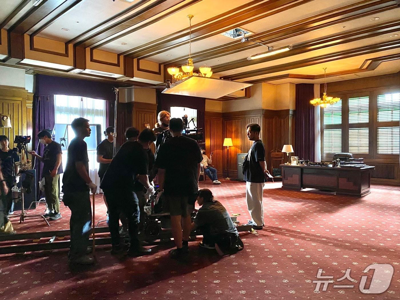 본문 이미지 - 부산영화촬영스튜디오에서 영화를 촬영하는 모습. &#40;부산영상위원회 제공. 제공. 재판매 및 DB금지&#41;
