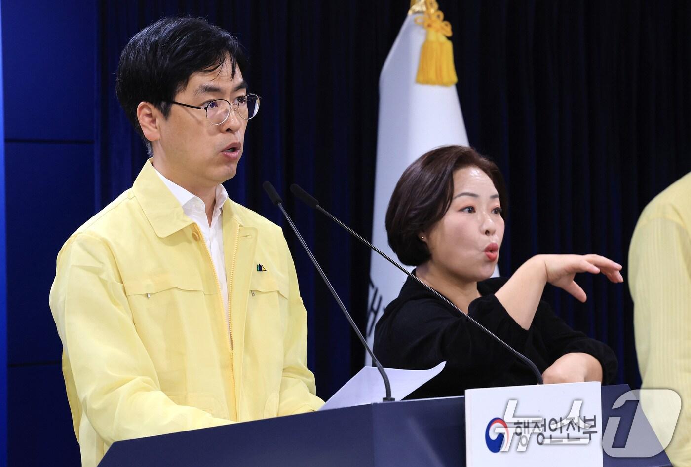 김민재 행정안전부 차관이 13일 서울 종로구 정부서울청사에서 국가정보자원관리원 행정정보시스템 화재 관련 중앙재난안전대책본부 브리핑을 하고 있다. 2025.10.13/뉴스1 ⓒ News1 임세영 기자