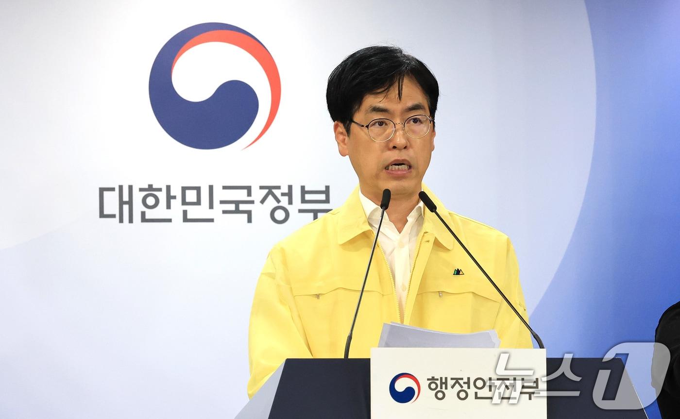 김민재 행정안전부 차관이 13일 서울 종로구 정부서울청사에서 국가정보자원관리원 행정정보시스템 화재 관련 중앙재난안전대책본부 브리핑을 하고 있다. 2025.10.13/뉴스1 ⓒ News1 임세영 기자