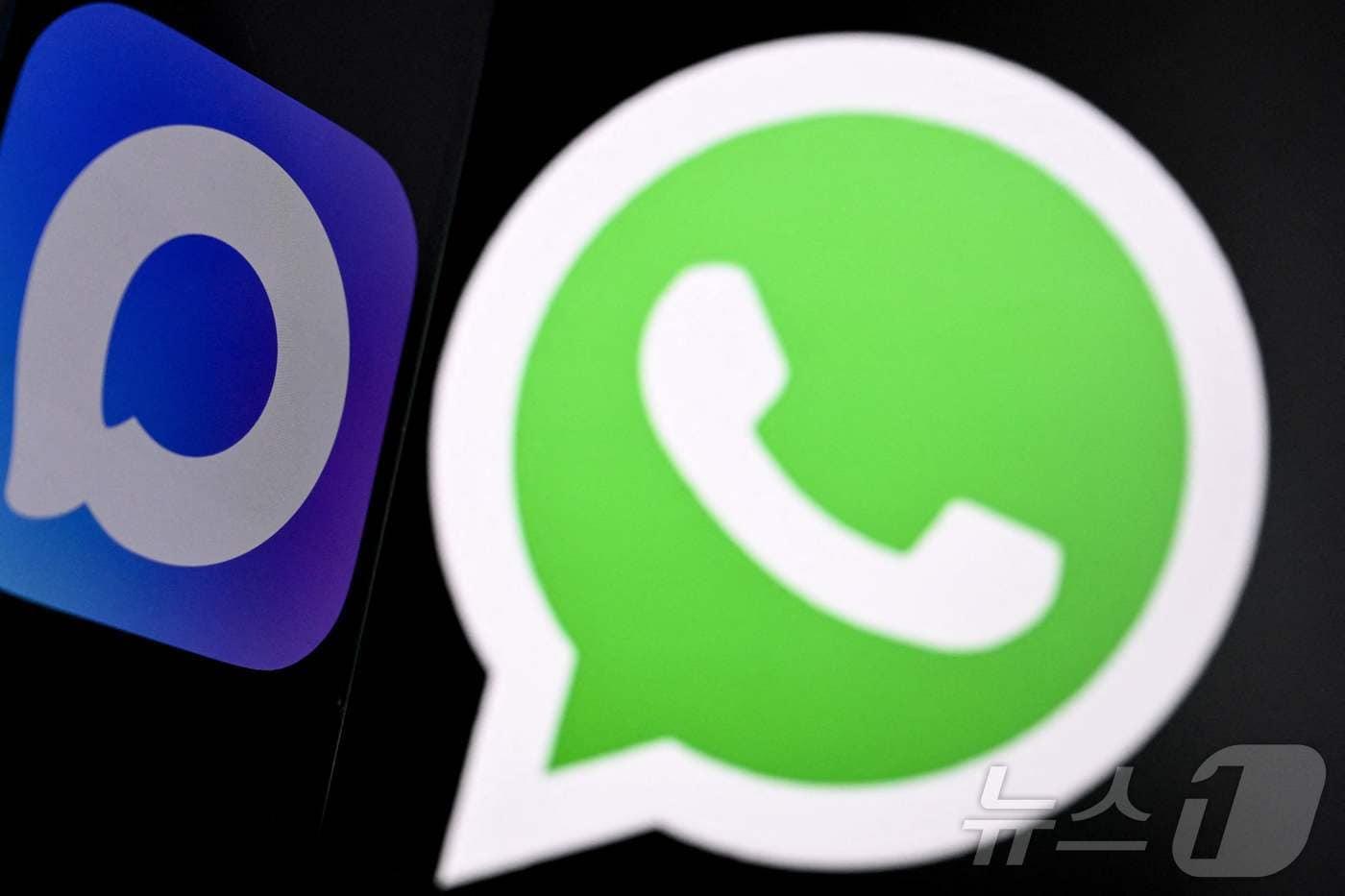 온라인 메신저 플랫폼 시그널&#40;왼쪽&#41;과 왓츠앱&#40;오른쪽&#41; 로고 ⓒ AFP=뉴스1