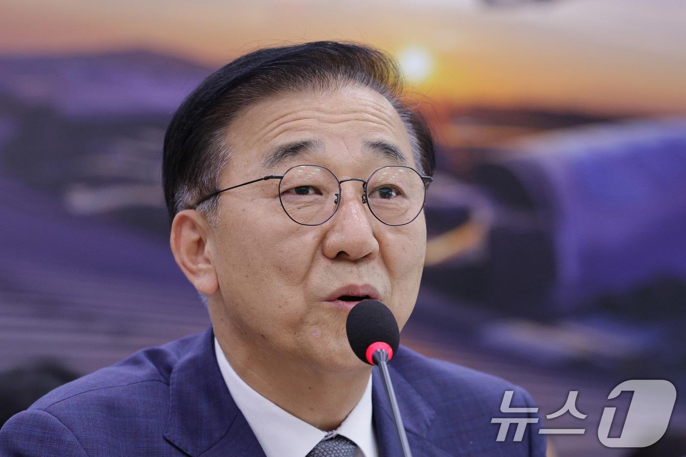 김윤덕 국토교통부 장관이 13일 서울 여의도 국회 국토교통위원회에서 열린 국토교통부 등에 대한 국정감사에서 의원 질의에 답변하고 있다. 2025.10.13/뉴스1 ⓒ News1 신웅수 기자