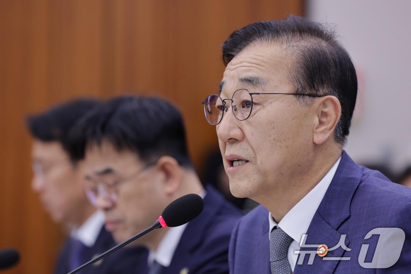 김윤덕 국토교통부 장관이 13일 서울 여의도 국회 국토교통위원회에서 열린 국토교통부 등에 대한 국정감사에서 의원 질의에 답변하고 있다. 2025.10.13/뉴스1 ⓒ News1 신웅수 기자