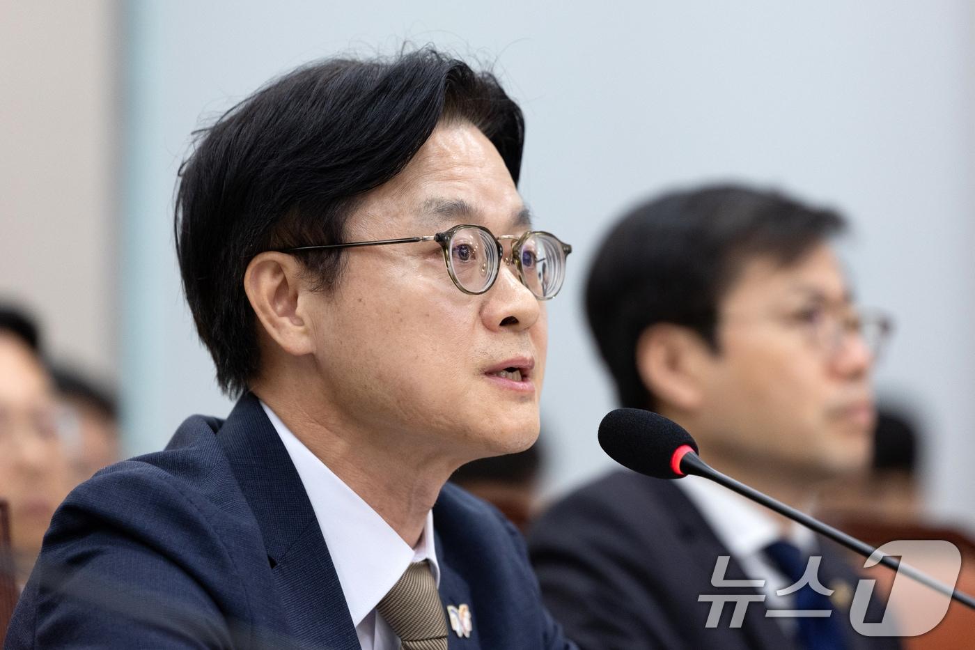 김정관 산업통상자원부 장관이 13일 서울 여의도 국회에서 열린 산업통상자원중소벤처기업위원회 국정감사에 출석해 의원 질의에 답변하고 있다. 2025.10.13/뉴스1 ⓒ News1 이승배 기자