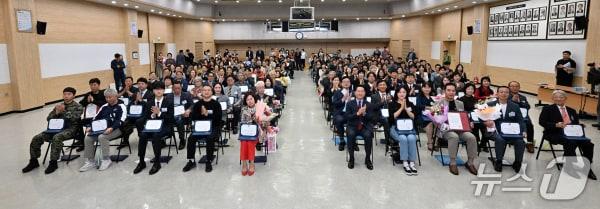 본문 이미지 - 2025년 3분기 모범선행시민 표창 수여식(인천시청 제공.재판매 및 DB금지)