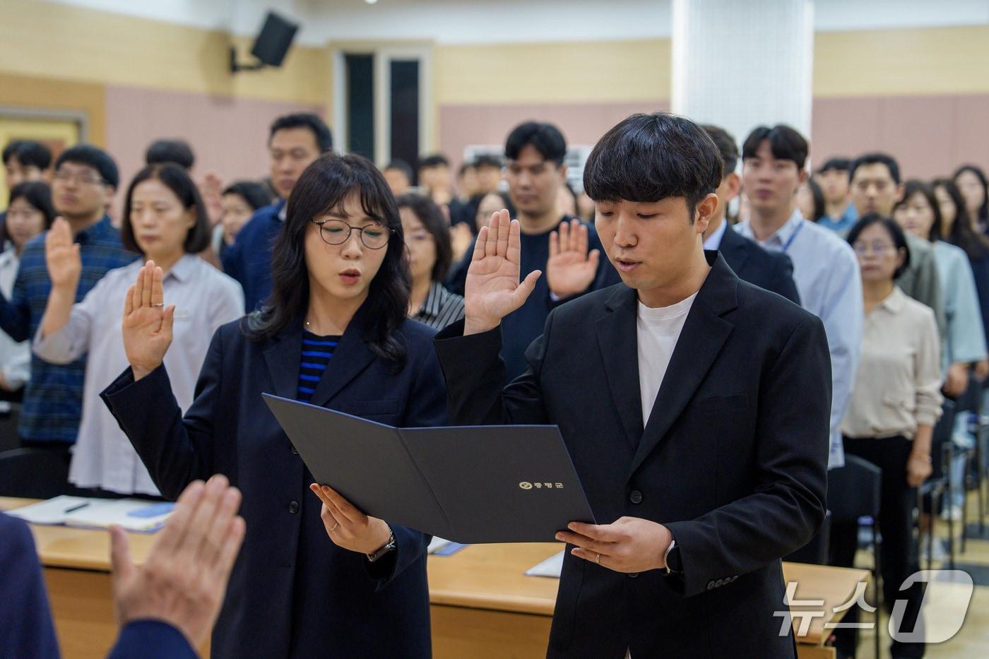 충북 증평군은 이재영 군수를 비롯한 전 직원이 참석한 가운데 &#39;1회용품 사용 줄이기 실천&#39;을 결의했다.&#40;증평군 제공, 재판매 및 DB금지&#41;/뉴스1