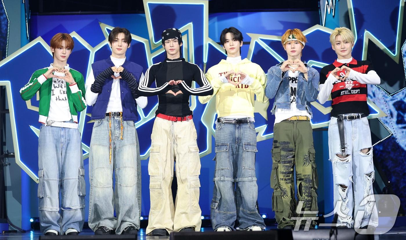 그룹 투어스&#40;TWS&#41; 한진&#40;왼쪽부터&#41;과 영재, 도훈, 신유, 경민, 지훈 ⓒ News1 권현진 기자