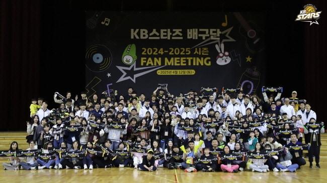 본문 이미지 - KB손해보험의 새시즌 멤버십 티켓이 1분 만에 매진됐다. 사진은 지난 시즌 출정식&#40;KB손해보험 제공&#41; 