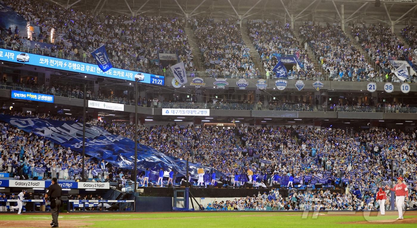 플레이오프 3차전 삼성-한화경기가 만원 관중을 이뤘다. / 뉴스1 DB ⓒ News1 김진환 기자