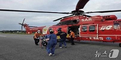 본문 이미지 - 중앙119구조본부 소방헬기가 응급환자를 이송하기 위해 대기하고 있다.&#40;소방청 제공&#41;