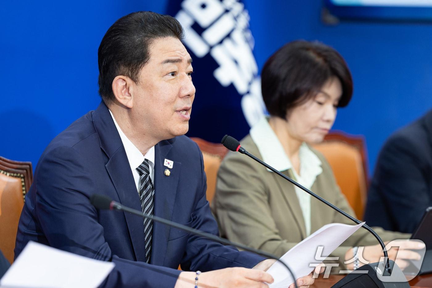 김병기 더불어민주당 원내대표가 14일 서울 여의도 국회에서 열린 국정감사 대책회의에서 모두 발언을 하고 있다. 2025.10.14/뉴스1 ⓒ News1 유승관 기자