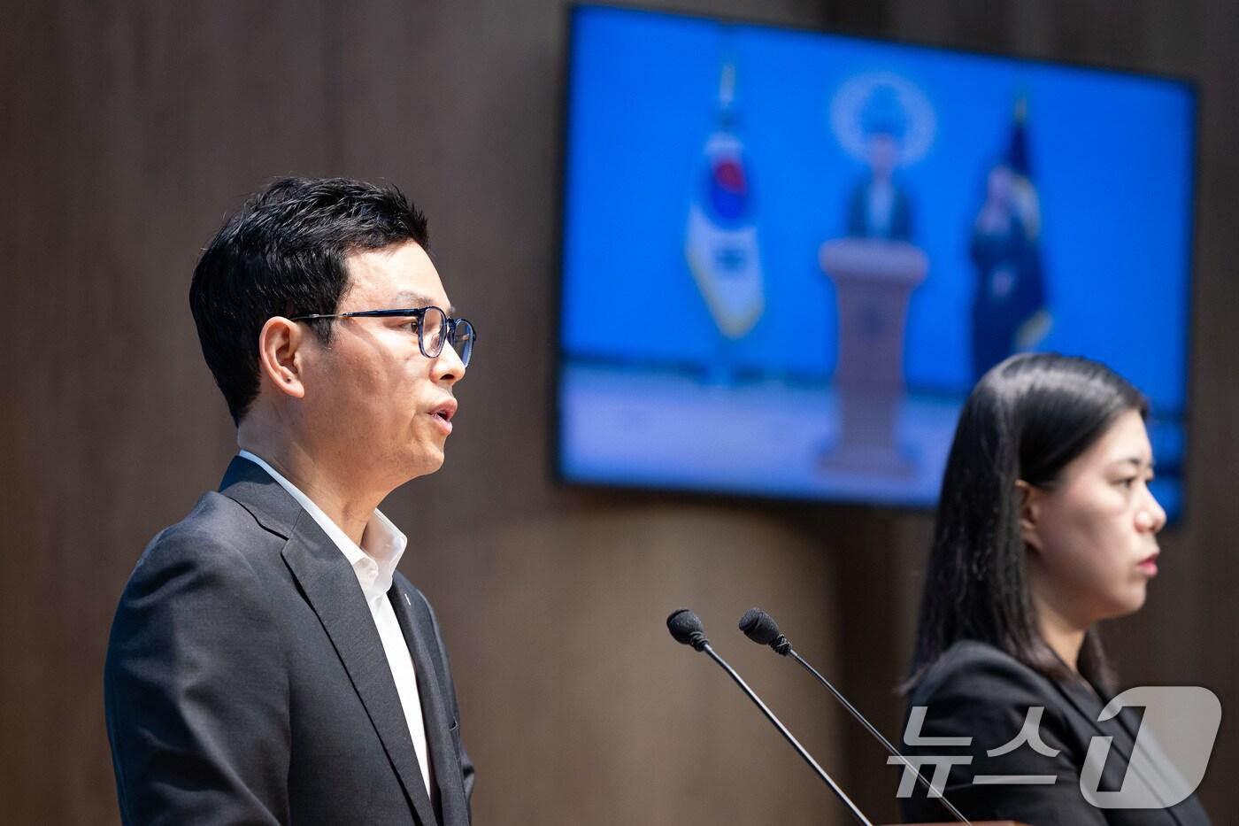 박정훈 국민의힘 의원이 14일 서울 여의도 국회 소통관에서 김현지 대통령비서실 제1부속실장관련 기자회견을 하고 있다. 박 의원은 김 실장과 경기동부연합이 연결되어 있으며 이재명 대통령의 성남시의회의 성남의료원 조례 심의 관련 특수공무집행방해 당시 함께 했다고 밝혔다. 2025.10.14/뉴스1 ⓒ News1 유승관 기자