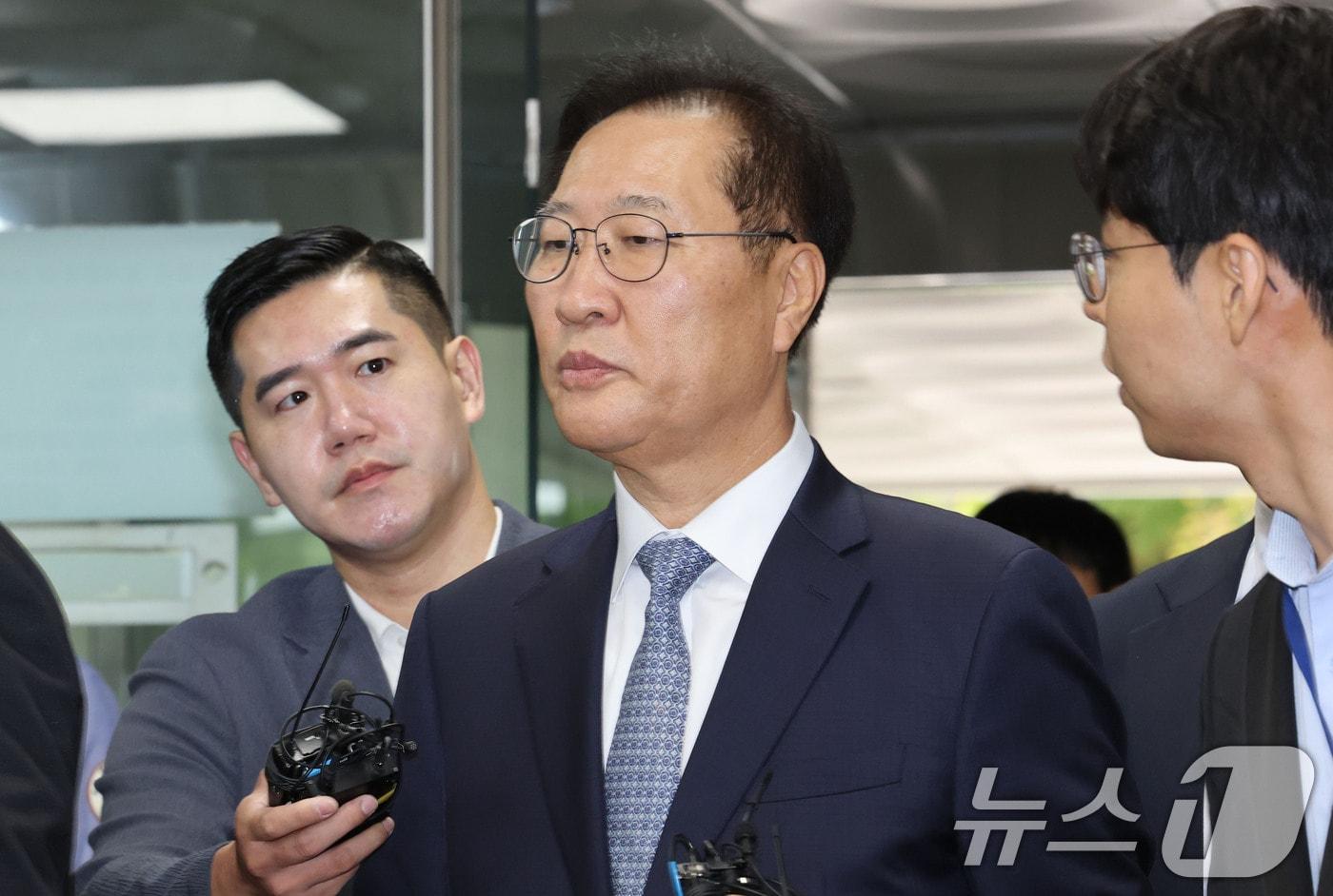 윤석열 전 대통령의 비상 계엄 선포에 가담한 혐의를 받는 박성재 전 법무부장관이 14일 오전 서울 서초구 서울중앙지방법원에서 열린 구속 전 피의자심문&#40;영장실질심사&#41;에 출석하고 있다. 2025.10.14/뉴스1 ⓒ News1 이광호 기자