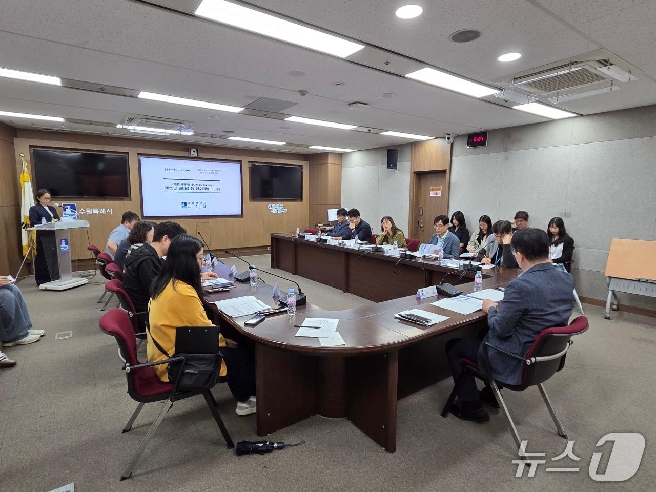 본문 이미지 - 지난 13일 경기 수원특례시가 시청 영상회의실에서 '2025년 과태료 등 징수대책 보고회'를 열고 있다. (수원특례시 제공. 재판매 및 DB 금지) 2025.10.14/뉴스1 