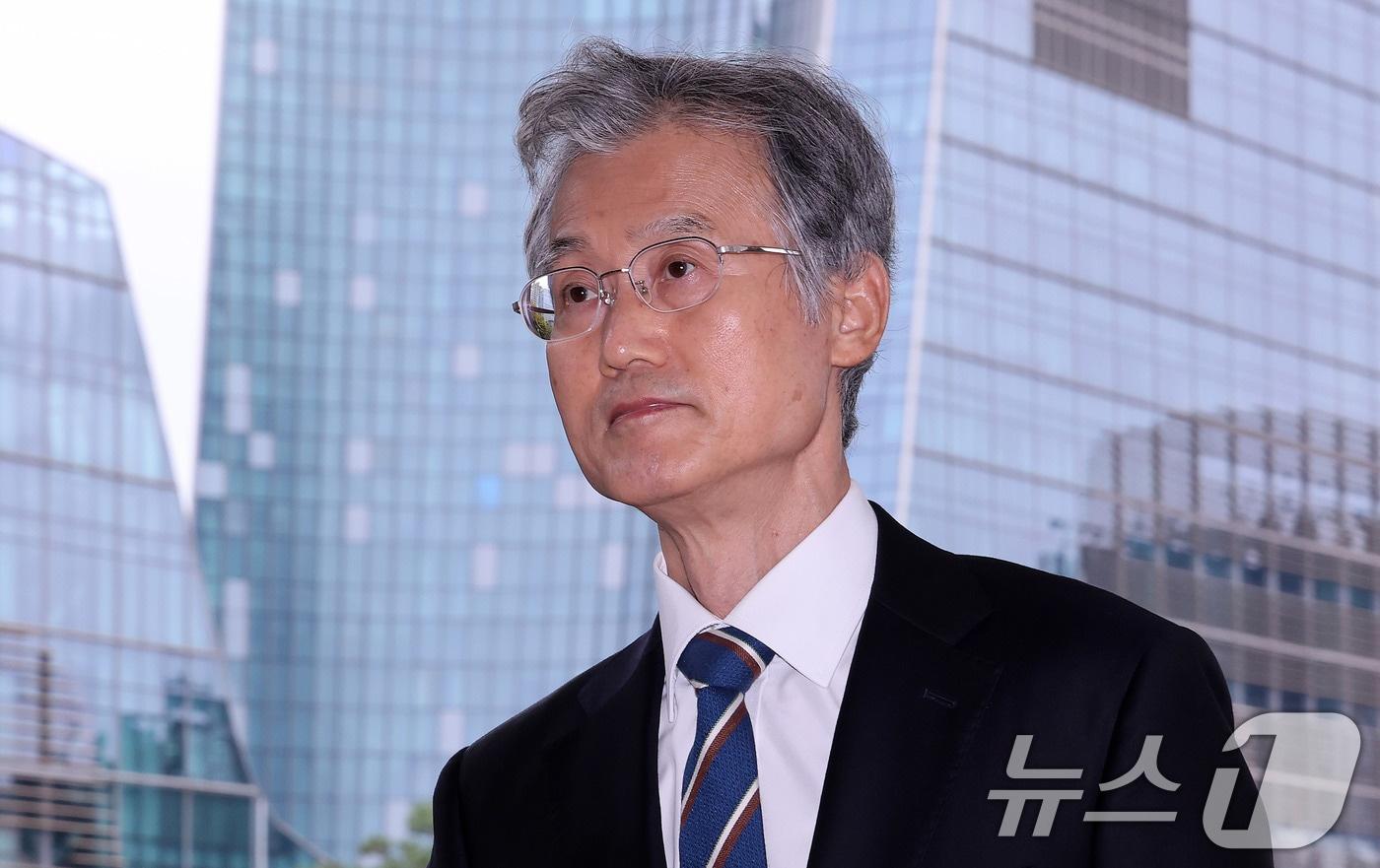 조희대 대법원장이 14일 오전 서울 서초구 대법원으로 출근하고 있다. 2025.10.14/뉴스1 ⓒ News1 박지혜 기자