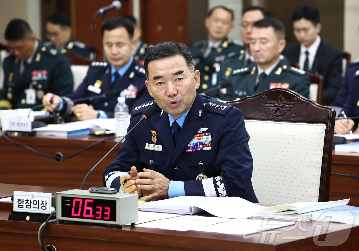 진영승 합동참모본부 의장이 14일 오전 서울 용산구 합동참모본부에서 열린 2025년 국정감사에서 의원 질의에 답변하고 있다. 2025.10.14/뉴스1 ⓒ News1 김민지 기자