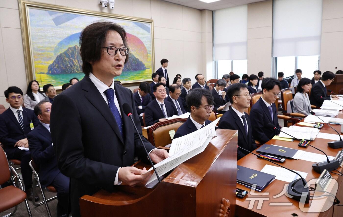 주병기 공정거래위원장이 14일 오전 서울 여의도 국회에서 열린 정무위원회 국정감사에서 업무보고를 하고 있다. 2025.10.14/뉴스1 ⓒ News1 구윤성 기자